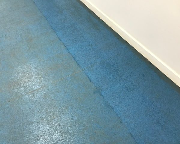 Upright floor scrubber (2) Upright floor scrubber (2)